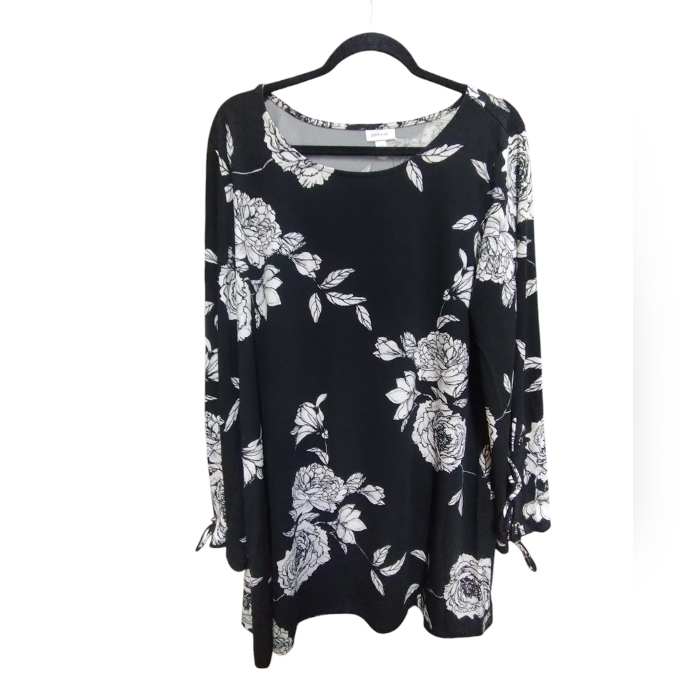 Avenue Black Tunic with White Floral Print 18/20 16